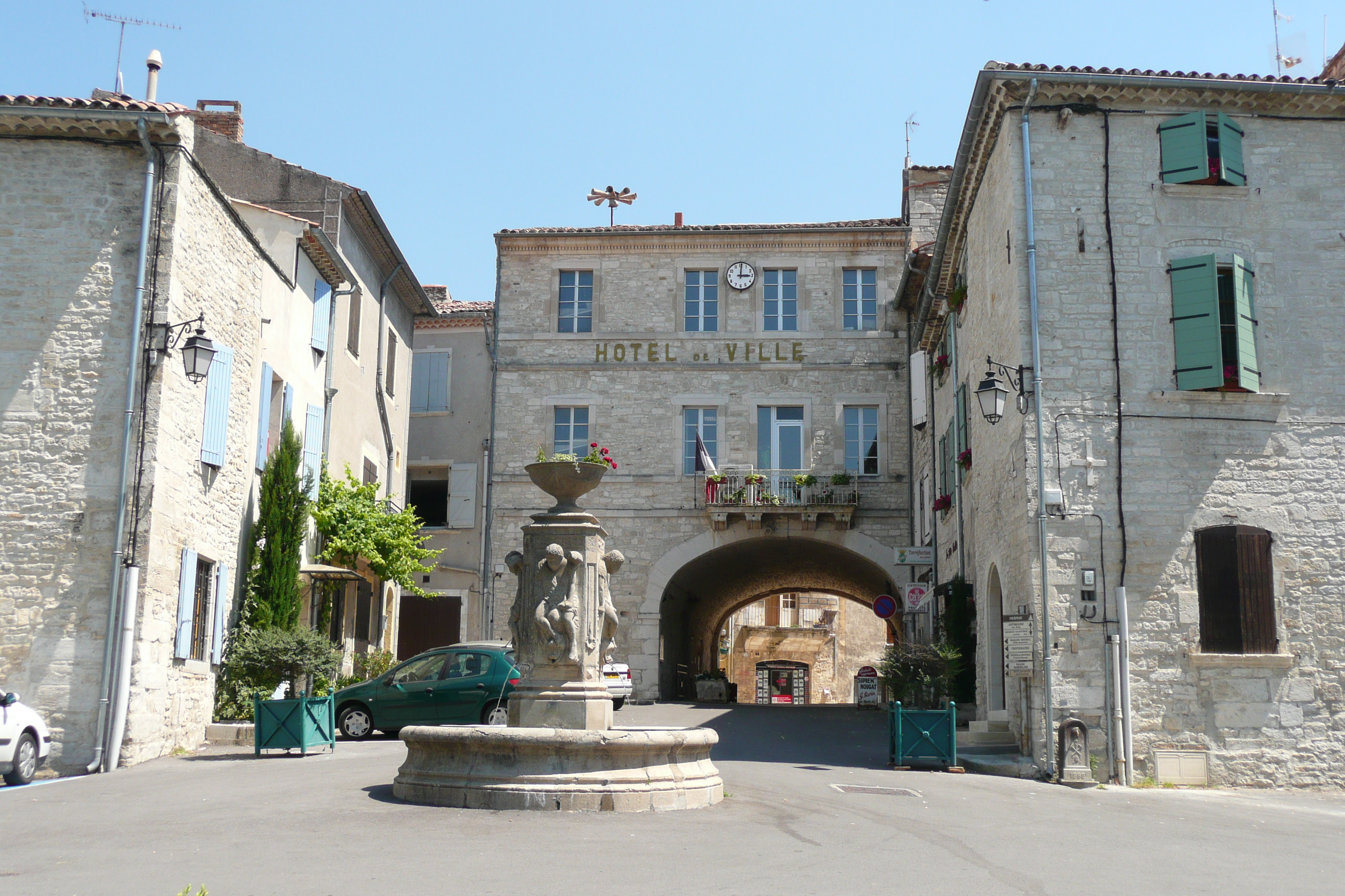 La mairie de Barjac